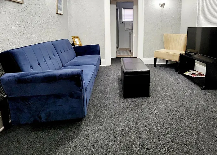 Two Bedroom Home In Beautiful Downtown Lakeland