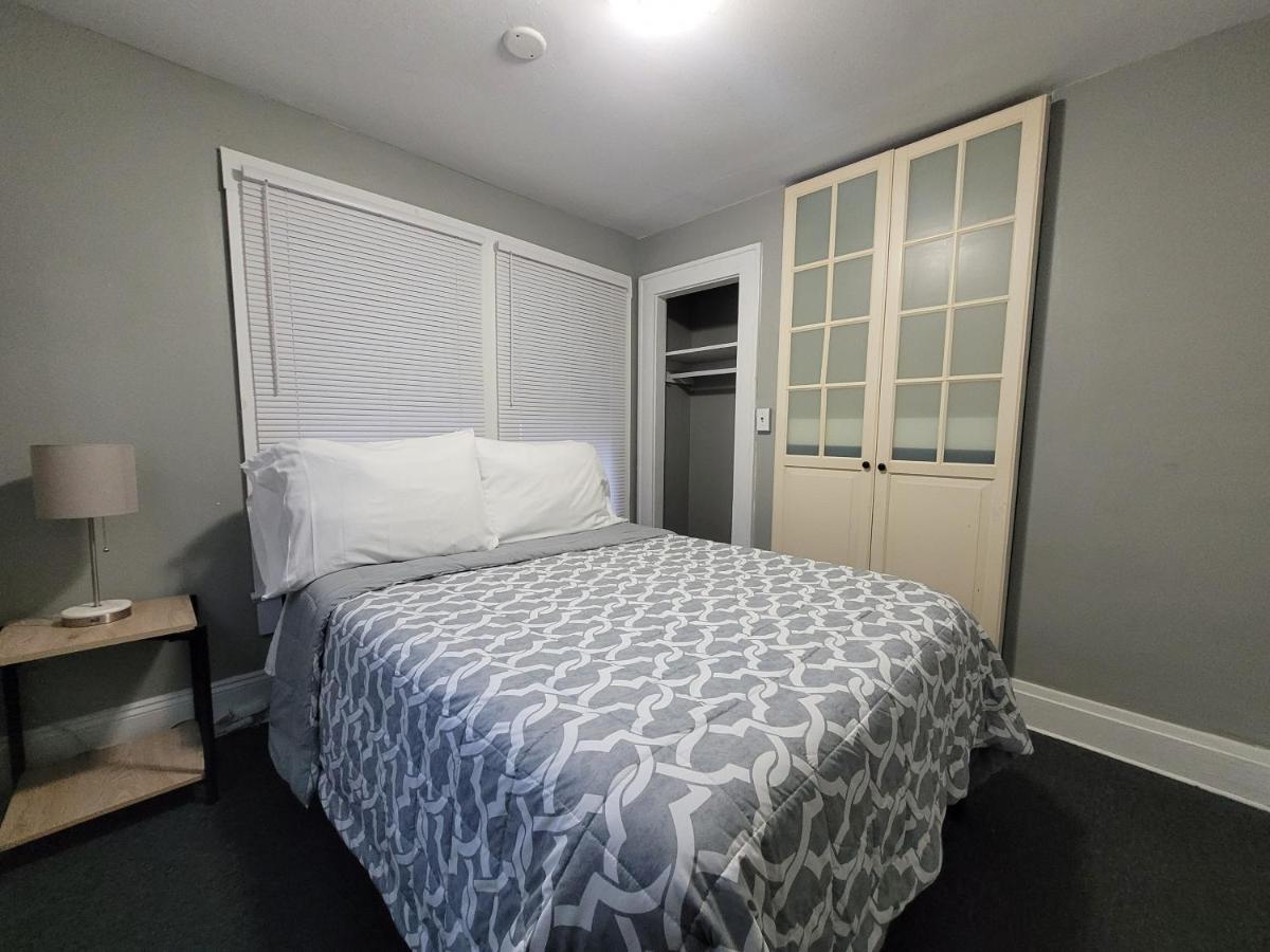 Two Bedroom In Beautiful Downtown * Lakeland