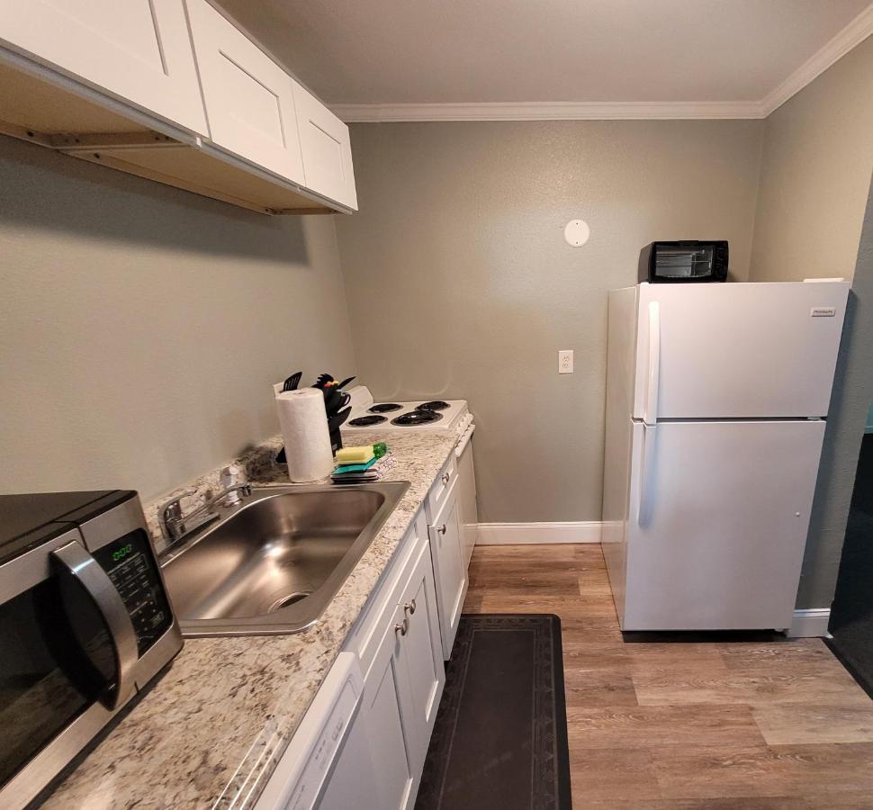 Two Bedroom In Beautiful Downtown *