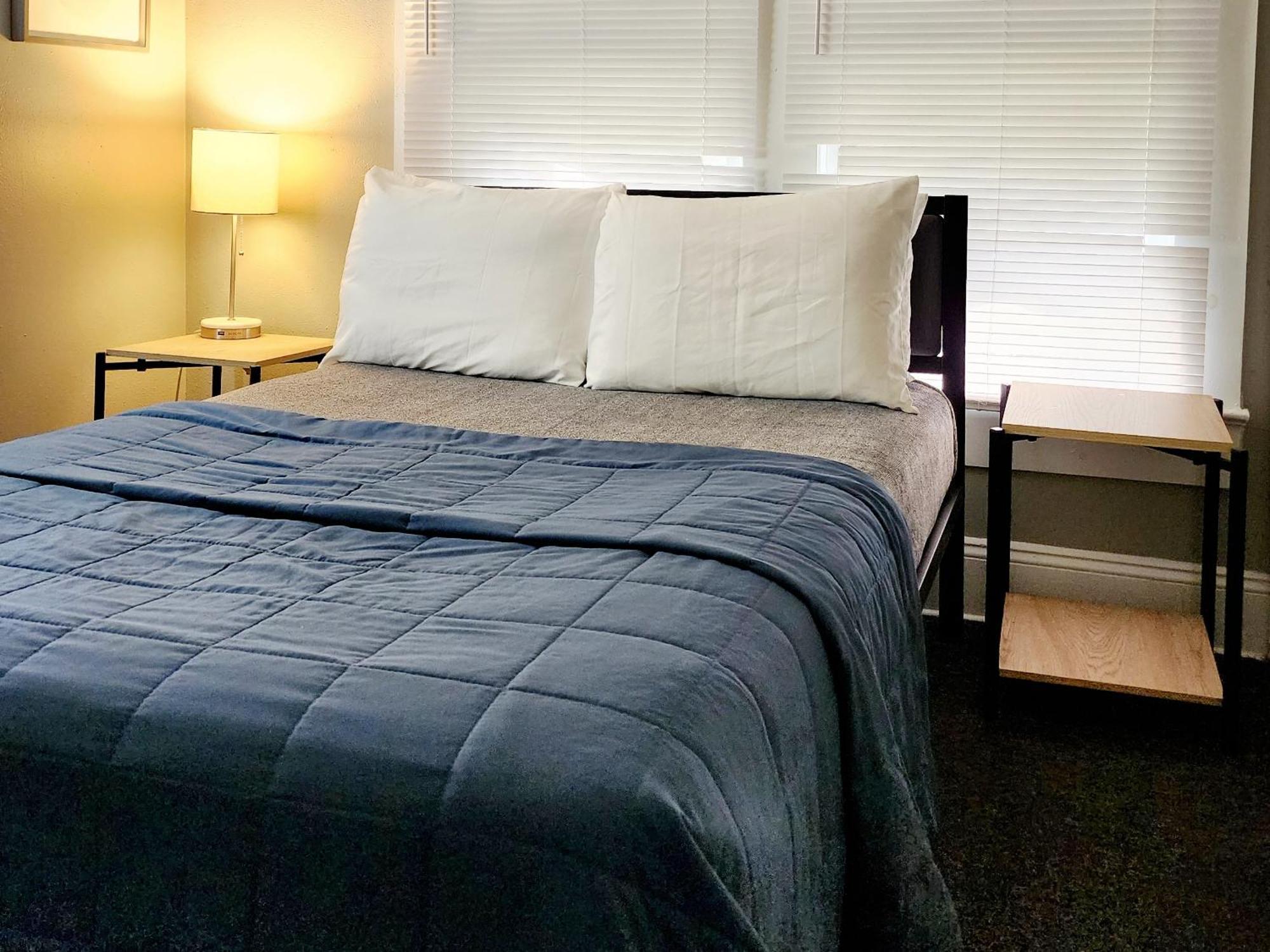 Two Bedroom In Beautiful Downtown Apartment Lakeland