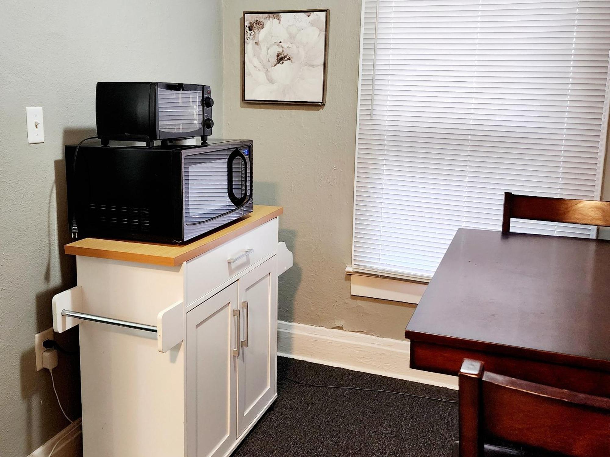 Two Bedroom In Beautiful Downtown
