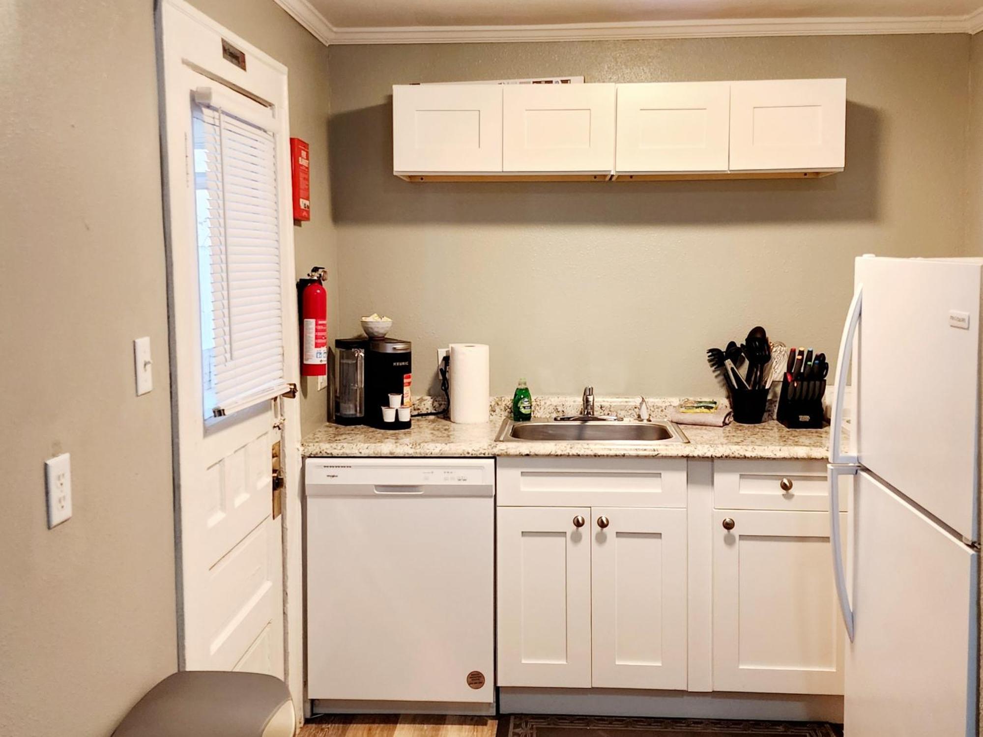Two Bedroom In Beautiful Downtown Apartment