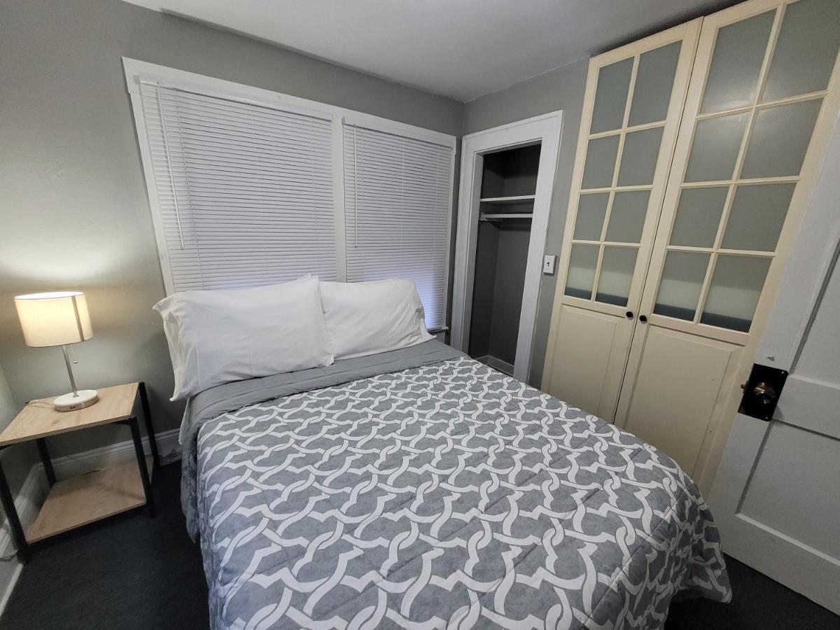 Two Bedroom In Beautiful Downtown *